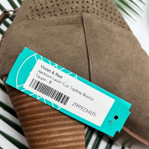 Violet & Red Jackson Lazer Cut Topline Ankle Bootie in Taupe Brown Size 9 NWOB - Picture 10 of 10